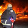 Одесу атакували "шахеди": загинув охоронець будинку, виникли пожежі – віде
