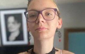 Школярка прибула на свій випускний у труні 