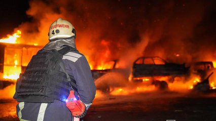 Одесу атакували "шахеди": загинув охоронець будинку, виникли пожежі – віде