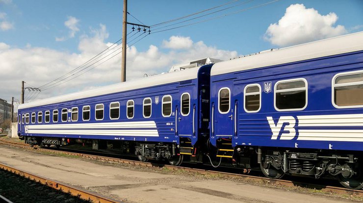 Спізнюються 12 потягів