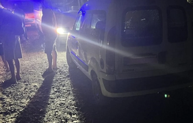 На Прикарпатті чоловік вистрілив у автомобіль і поранив дитину
