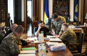 Президент доручив Умєрову і Сирському активізувати всі контакти зі США