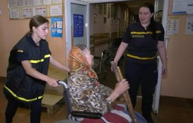 Евакуація під прицілом ФПВ-дронів: волонтери рятують жителів Харківщини
