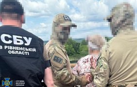 СБУ затримали шпигунку рф на велосипеді: готувала прорив ДРГ