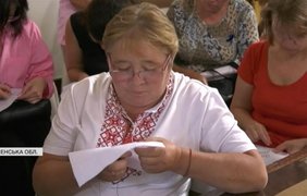 На Рівненщині родини зниклих безвісти вишивають імена близьких на "Рушнику надії"