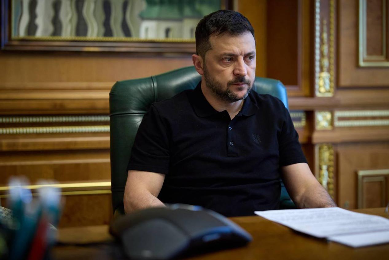 Президент України Володимир Зеленський провів телефонну розмову з президентом Туреччини Реджепом Ердоганом, під час якої турецький лідер заявив про готовність організувати саміт за участю лідерів України, США, росії та Туреччини