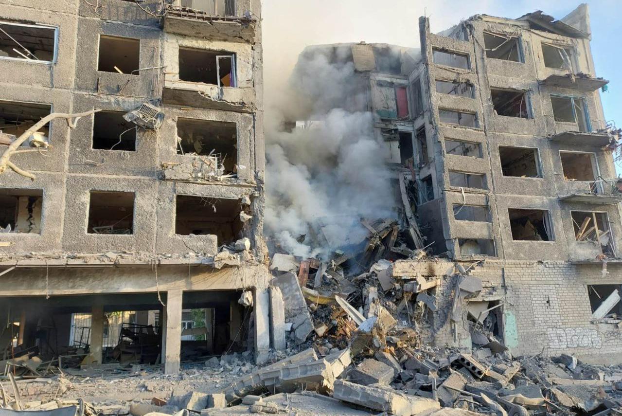 У Білозерському на Донеччині двоє цивільних загинули, ще семеро, в тому числі 16-річний юнак, поранені. 