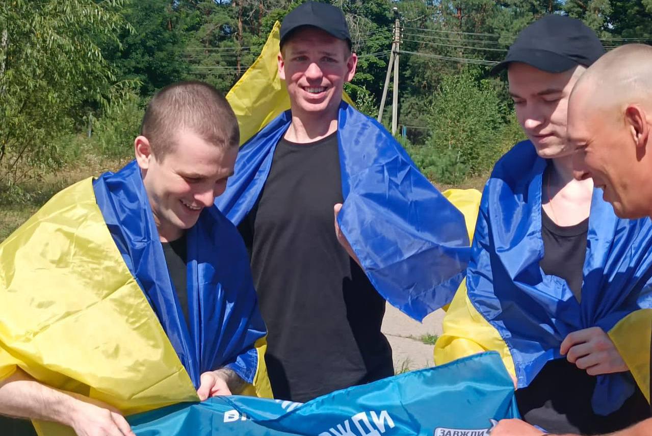 Україна повернула з російського полону 84 громадян – військових і цивільних. Серед звільнених є той, кого утримували з 2014 року.