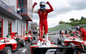 Історична перемога: українець Бондарев уперше виграв у Формулі-4