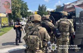 Поліція затримала стрільця у "МакДональдзі" в Черкасах, він поранений