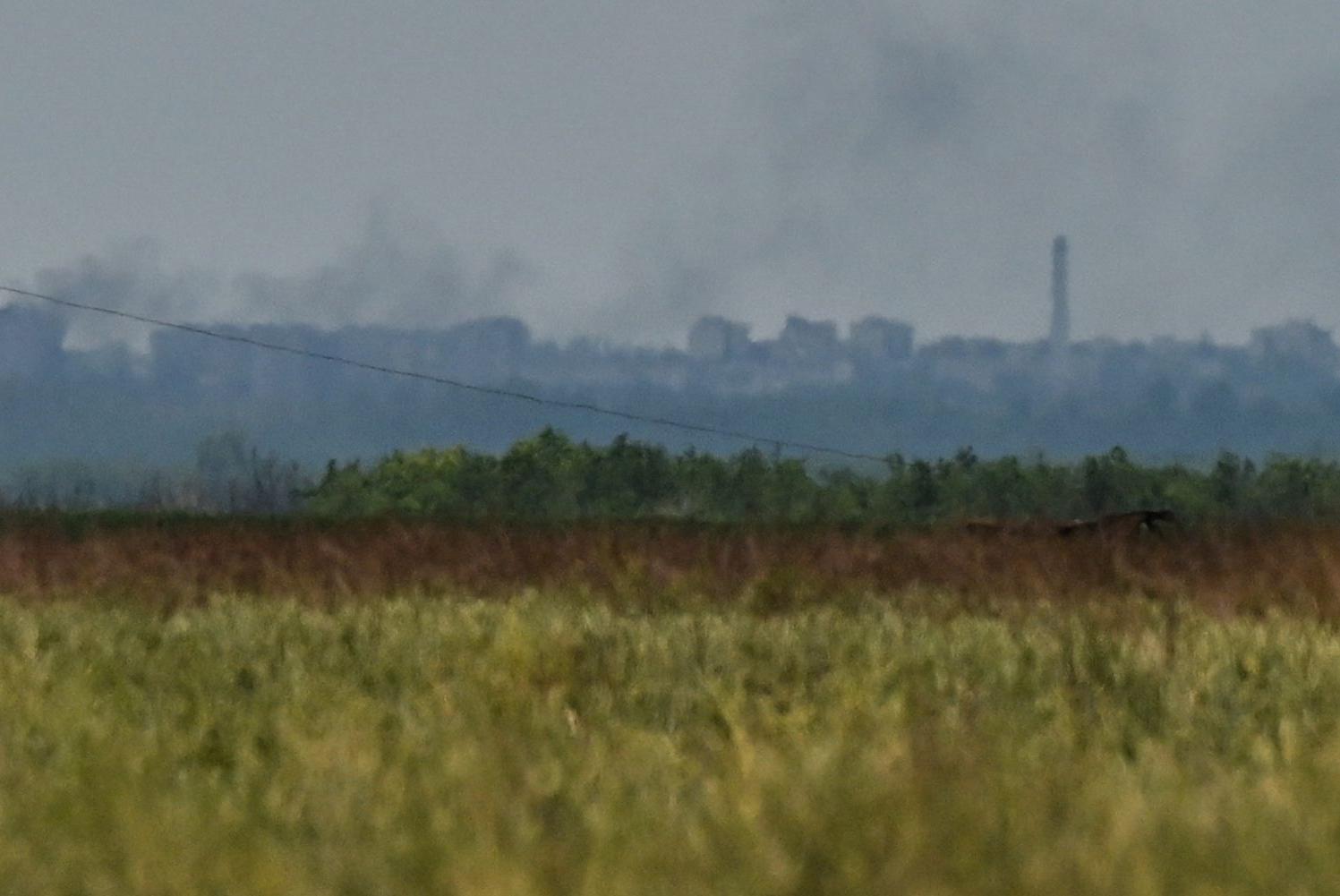 У Покровську Донецької області залишається 1300 мешканців, але заїхати в місто майже неможливо. Про це в ефірі телемарафону "Єдині новини" розповів перший заступник голови Донецької ОВА Юрій Винокуров.