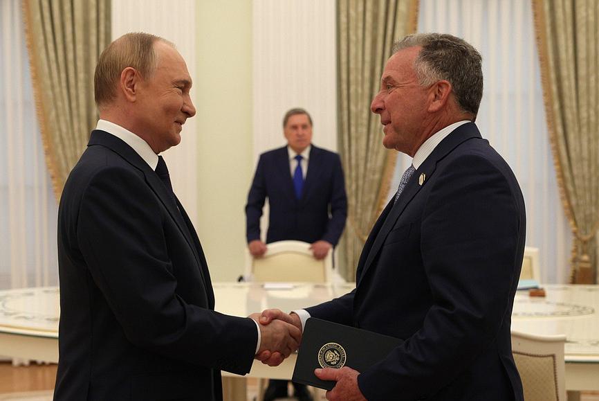 Сполучені Штати запропонували росії відстрочити питання визнання територій України, що перейшли під контроль РФ, на 49 або 99 років у рамках мирної угоди, повідомляє польський портал Onet з посиланням на джерела.