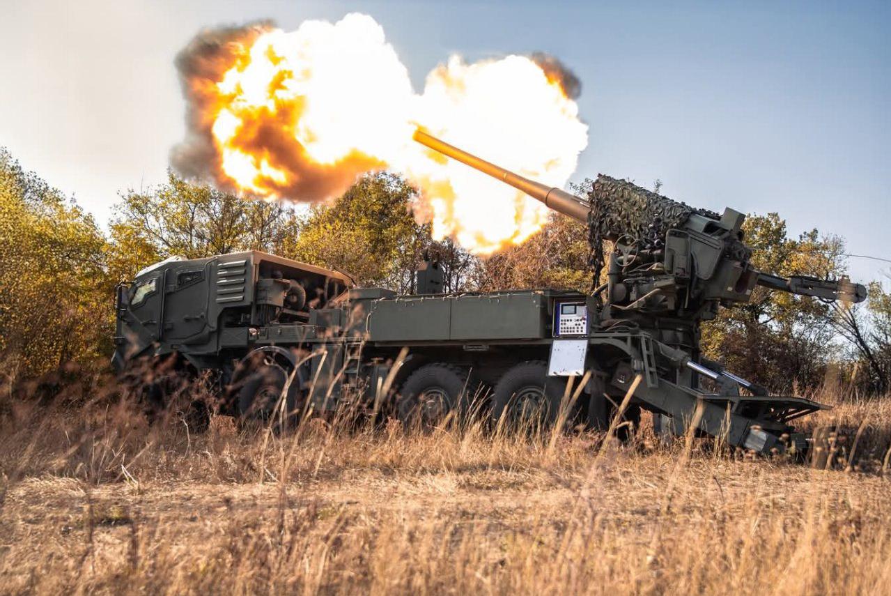 Російські війська фіксуються на протилежному березі річки Вовча від села Дачне Дніпропетровської області та здійснюють постійний тиск в східному районі від Дачного зі сторони Новоукраїнки. Водночас ворог не окупував Дачне і не в змозі там закріпитися. Про це повідомляють аналітики DeepState.