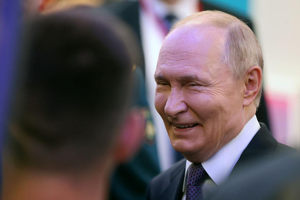 Міністр закордонних справ Польщі Радослав Сікорський заявив, що президент США Дональд Трамп має відмовитися від надії "по-доброму домовитися" з путіним.