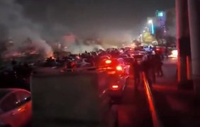 Погрози смертною карою: в Ірані тривають наймасовіші протести проти влади