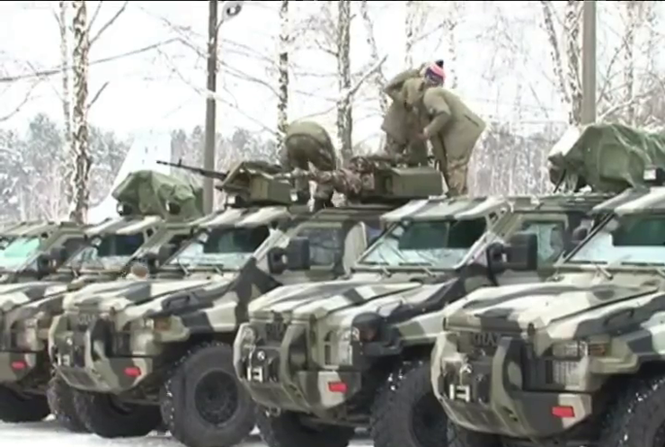Бійці "Азову" отримали броньовані машини "Спартан"