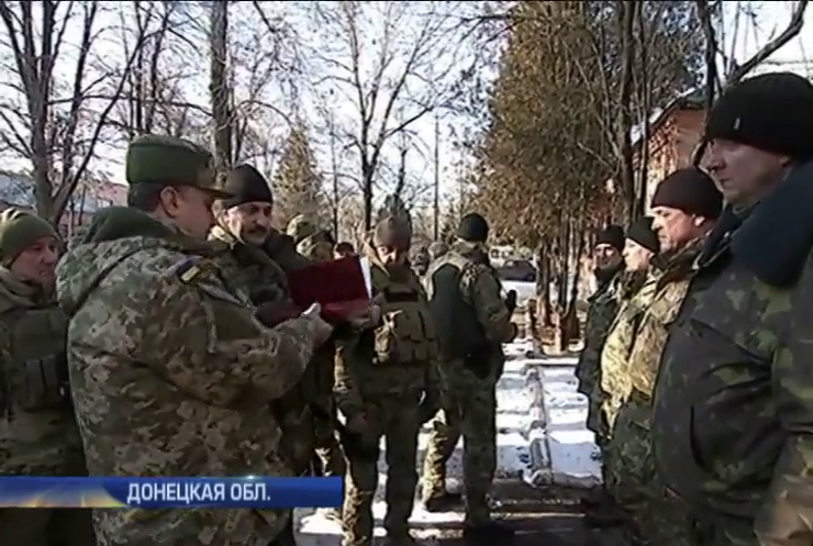 Президент наградил бойцов за оборону Дебальцево