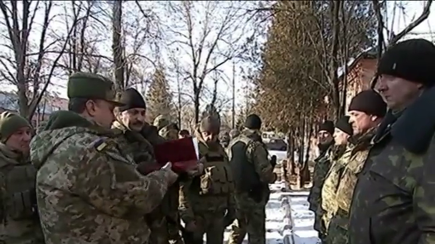 Президент наградил бойцов за оборону Дебальцево