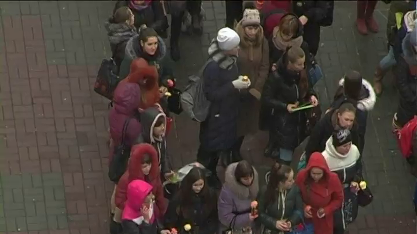 У Вінниці студенти поклали квіти загиблим на Майдані