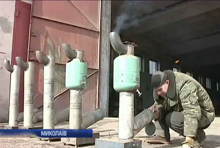 У Миколаєві артилерійські гільзи перетворюють на буржуйки (відео)