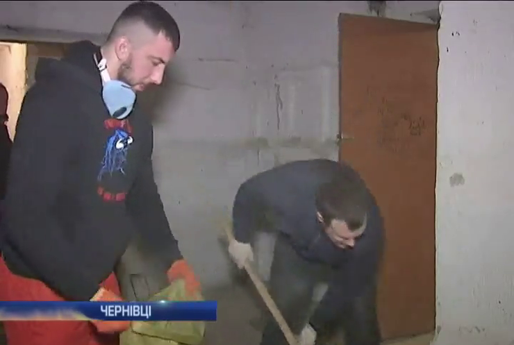 У Чернівцях активісти взялися відновлювати бомбосховища