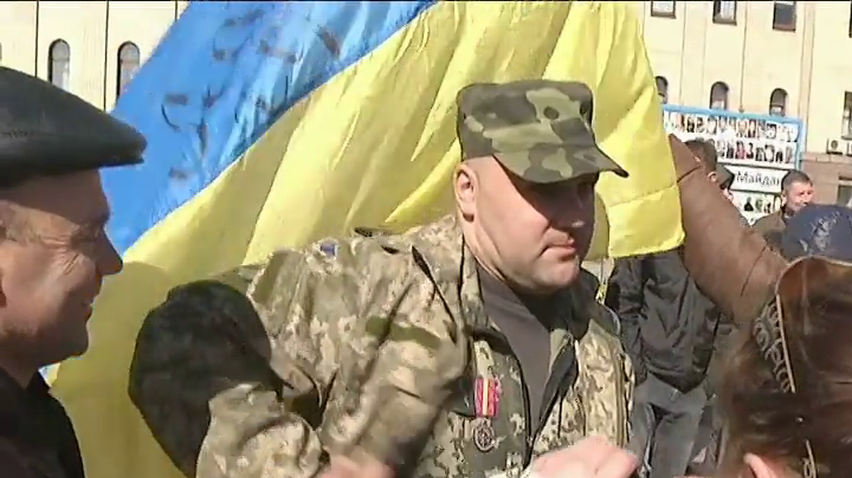 У Кіровограді бійців 17-го батальйону зустрічали як героїв
