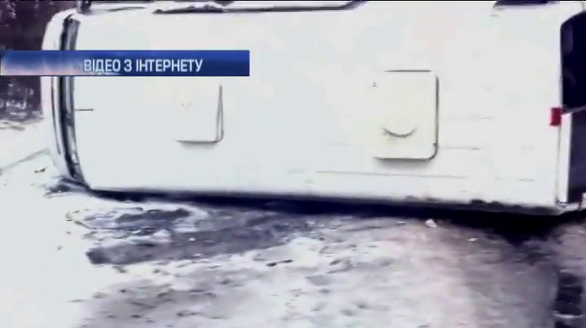 На Полтавщині перекинувся мікроавтобус з відпочивальниками курорту