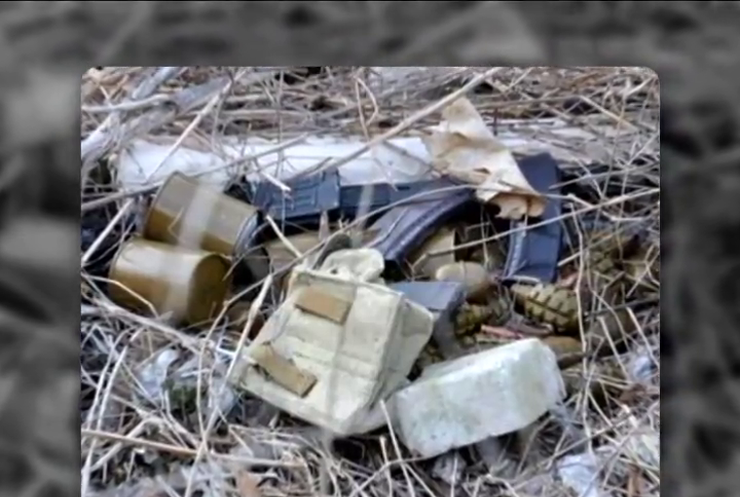 На Житомирщині виявили схованку зброї терористів