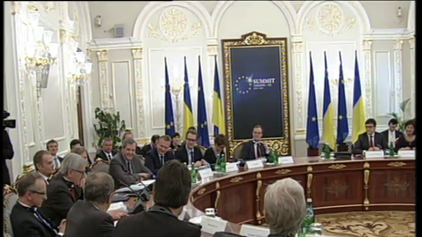 У Києві на саміті Україна-ЄС обговорюють війну на Донбасі