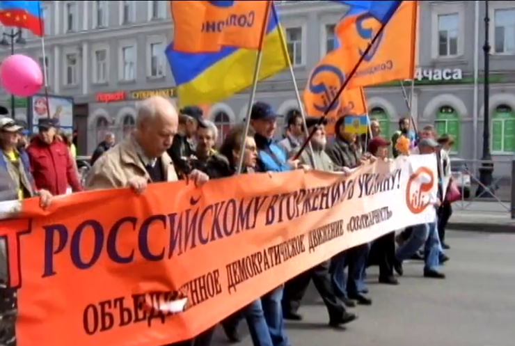 Оппозиционеры на марше в Санкт-Петербурге спели гимн Украины (видео)