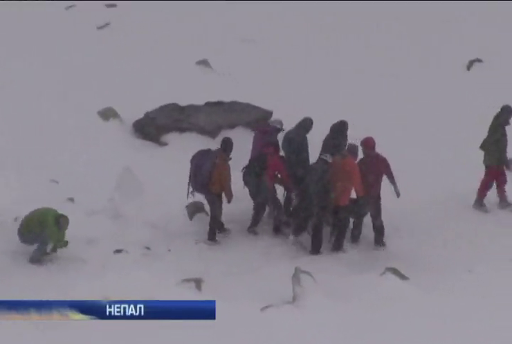 У Непалі евакуюють людей через загрозу лавин