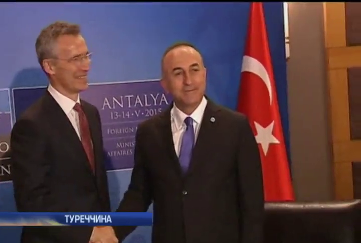 В Туреччині представники НАТО обговорять війну в Україні