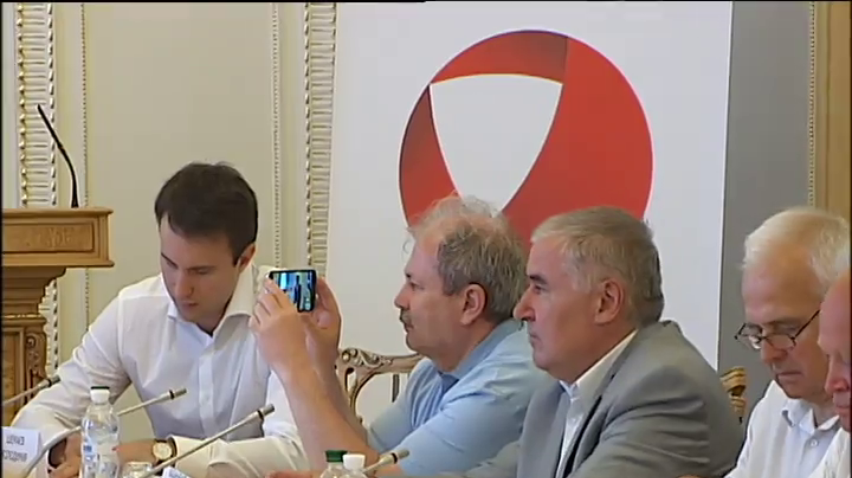 Оппозиция хочет урегулировать контроль общественности за властью