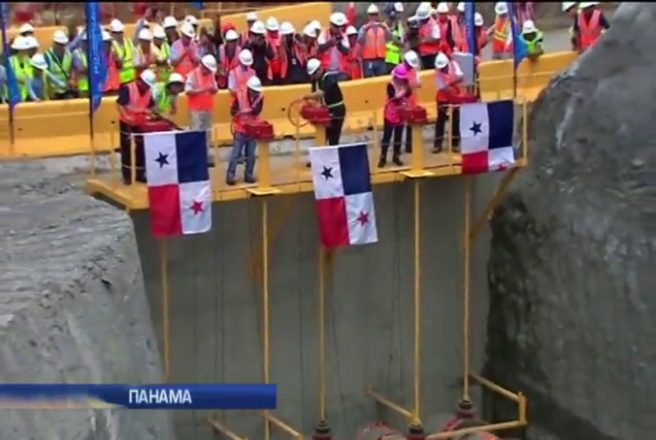 Панамський канал почали заливати водою