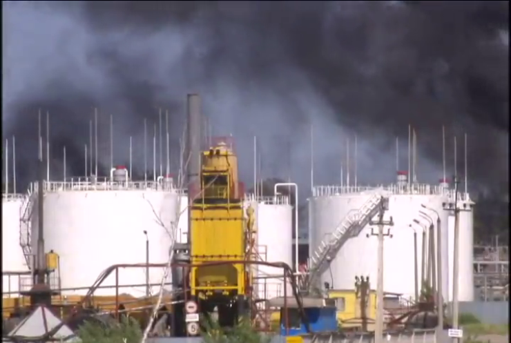 На нефтебазе под Киевом горит 900 тыс. тонн топлива (видео)