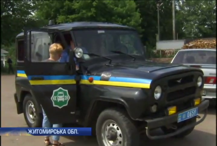 Журналістів "Подробиць" переслідували четверо молодиків на мікроавтобусі