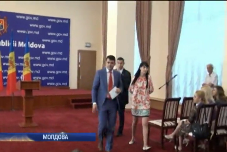 Уряд Молдови відставили через підробний диплом прем’єра