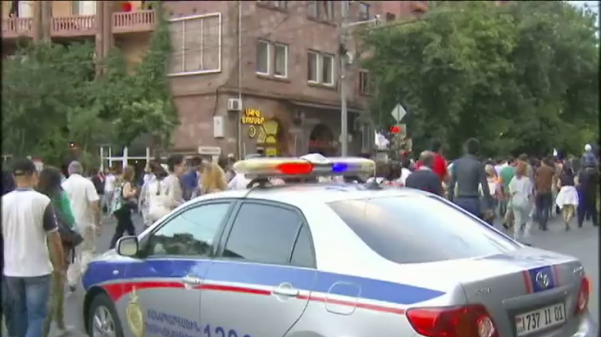 На протестах в Ереване армяне презирают СМИ России