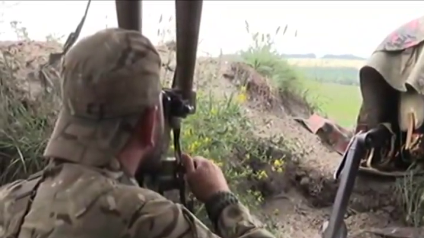На Луганщині бойовики стріляють із гармат по селах (відео)