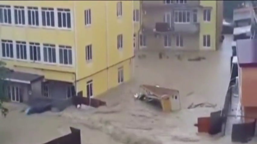 Від повені у Сочі загинула людина