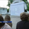 Миколаєвці власноруч відновлюють літній кінотеатр
