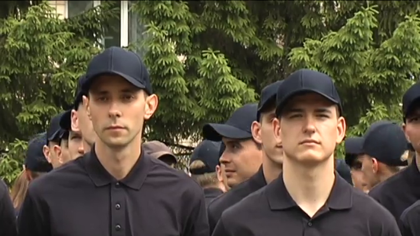 Новых патрульных Киева научили хорошо стрелять (видео)