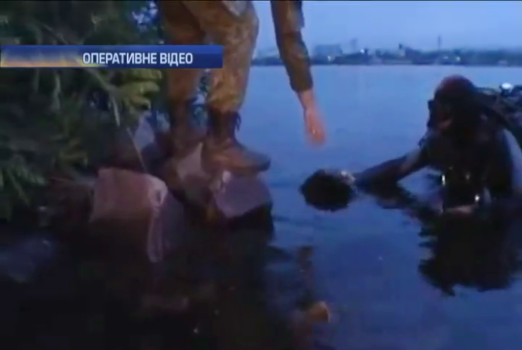 У Дніпропетровську під водою знайшли схованку з мінами