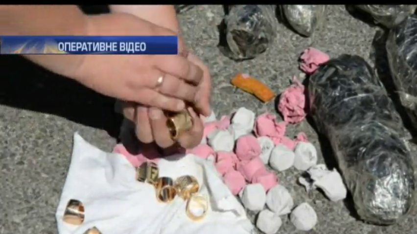 На Житомирщині румуни торгували фальшивим золотом