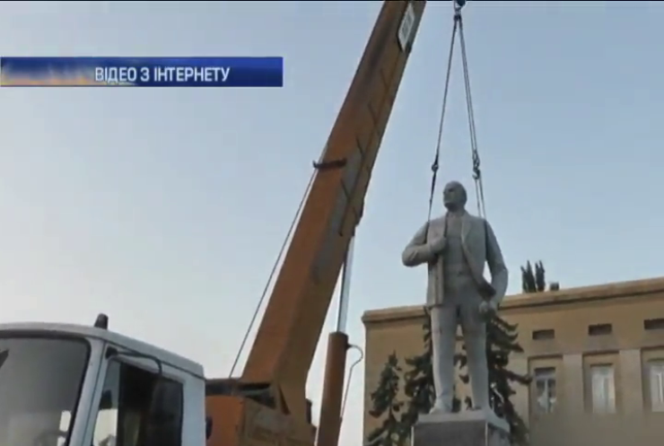 На Херсонщині знесли пам’ятник Леніну