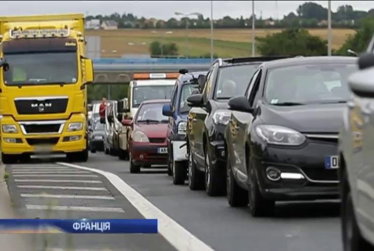 Фермери заблокували трасу на півночі Франції