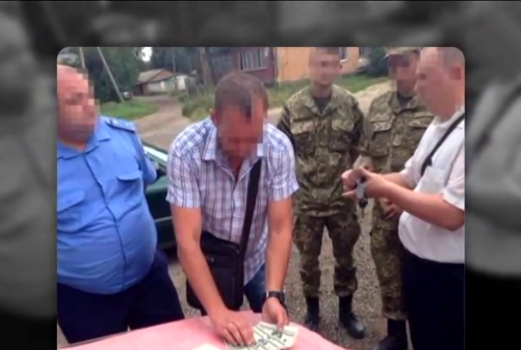 Міліціонер з Чернігівщини вимагав гроші від підозрюваного