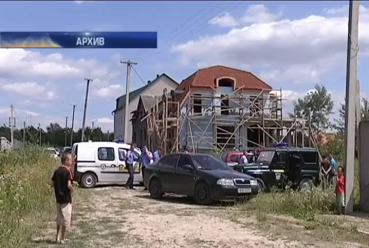 Армия милиционеров на БТРах ловит контрабандистов на Закарпатье