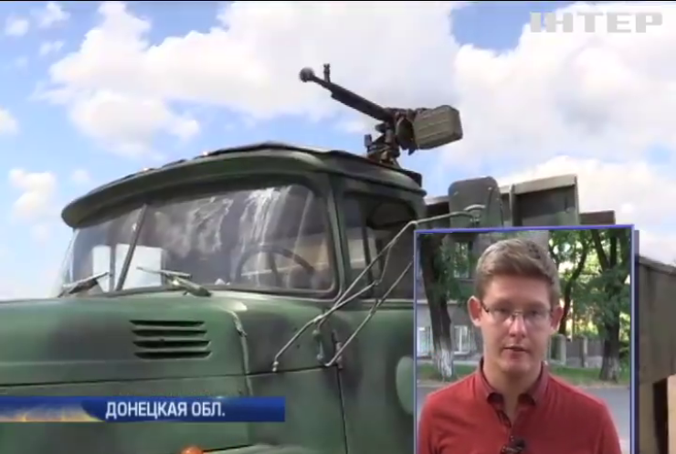Села под Донецком обстреливают тяжелой артиллерией и танками