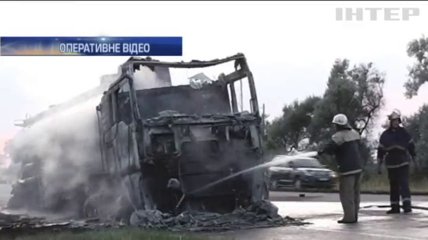 На Дніпропетровщині на ходу спалахнув бензовоз